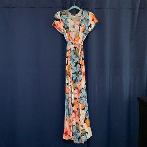 Vicki lightweight floral wrap dress M